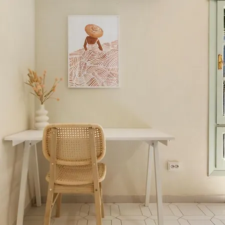 Beautiful Townhouse With Pool & Two Terraces *