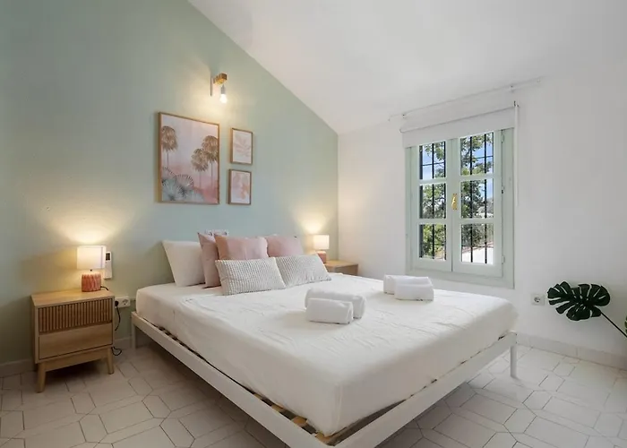 Ferienhaus Beautiful Townhouse With Pool & Two Terraces Málaga